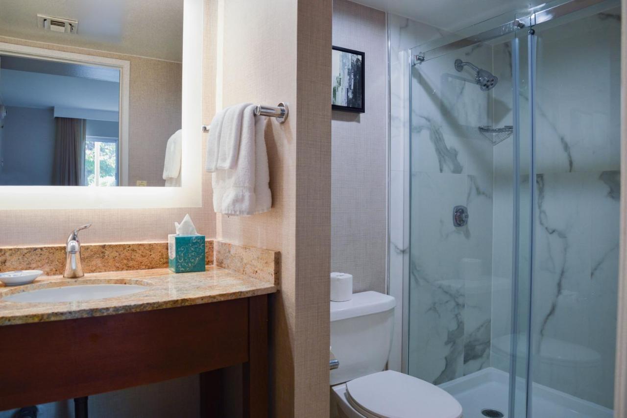 Buena Park Hotel 3*
